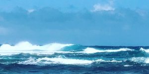 米原ビーチリーフエッジの砕波画像