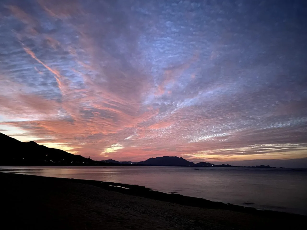 シュノーケリング後 夕日を見ながらの浜呑みが楽しい 米原クラブ 石垣島