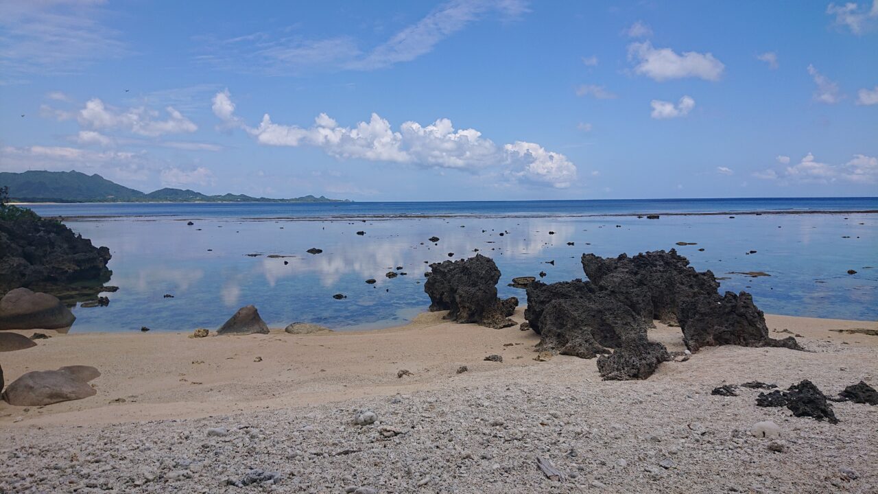 干潮の米原ビーチ(2023.05.16)